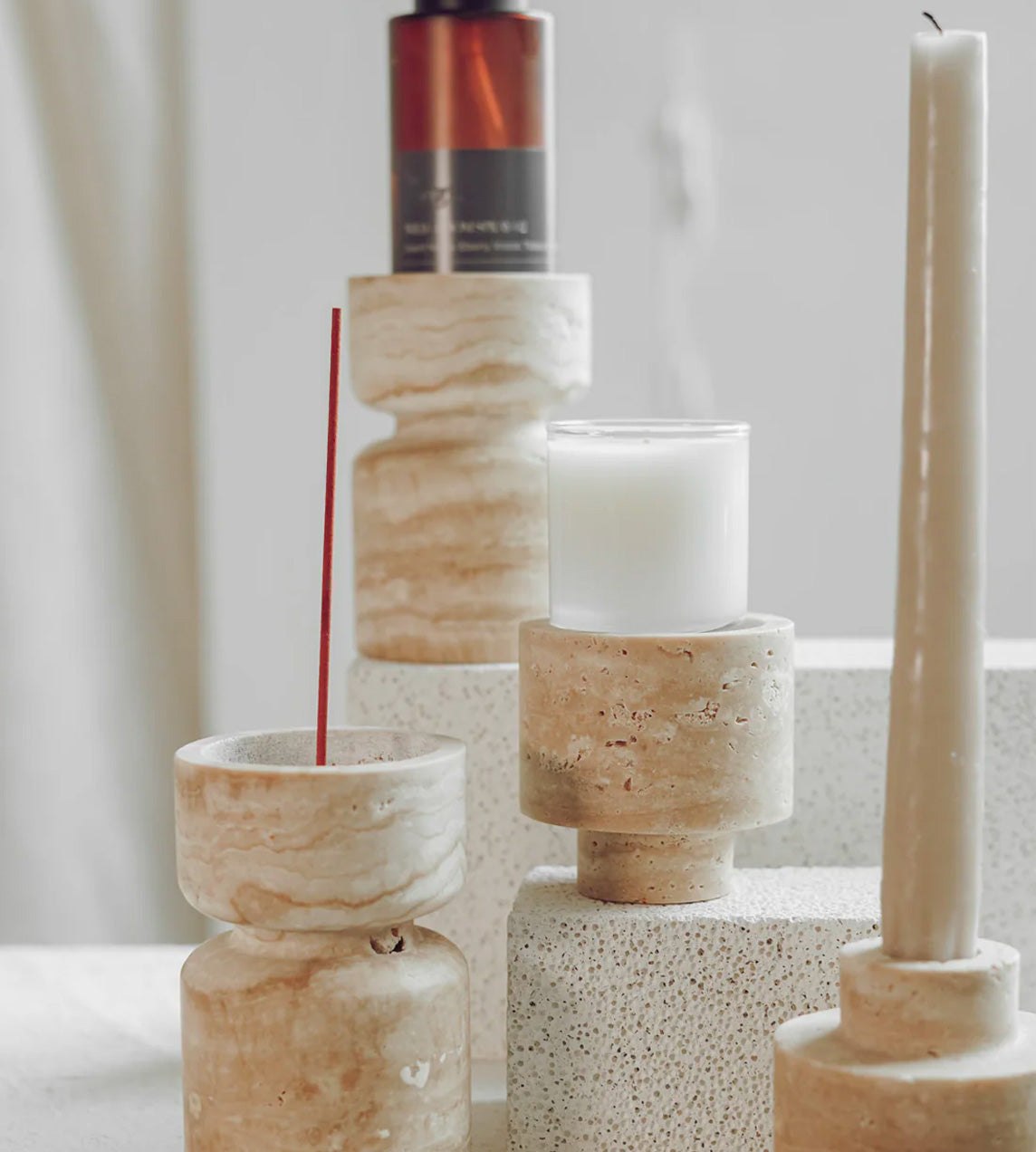 Le Rouge - Serene Marble Holder Travertine