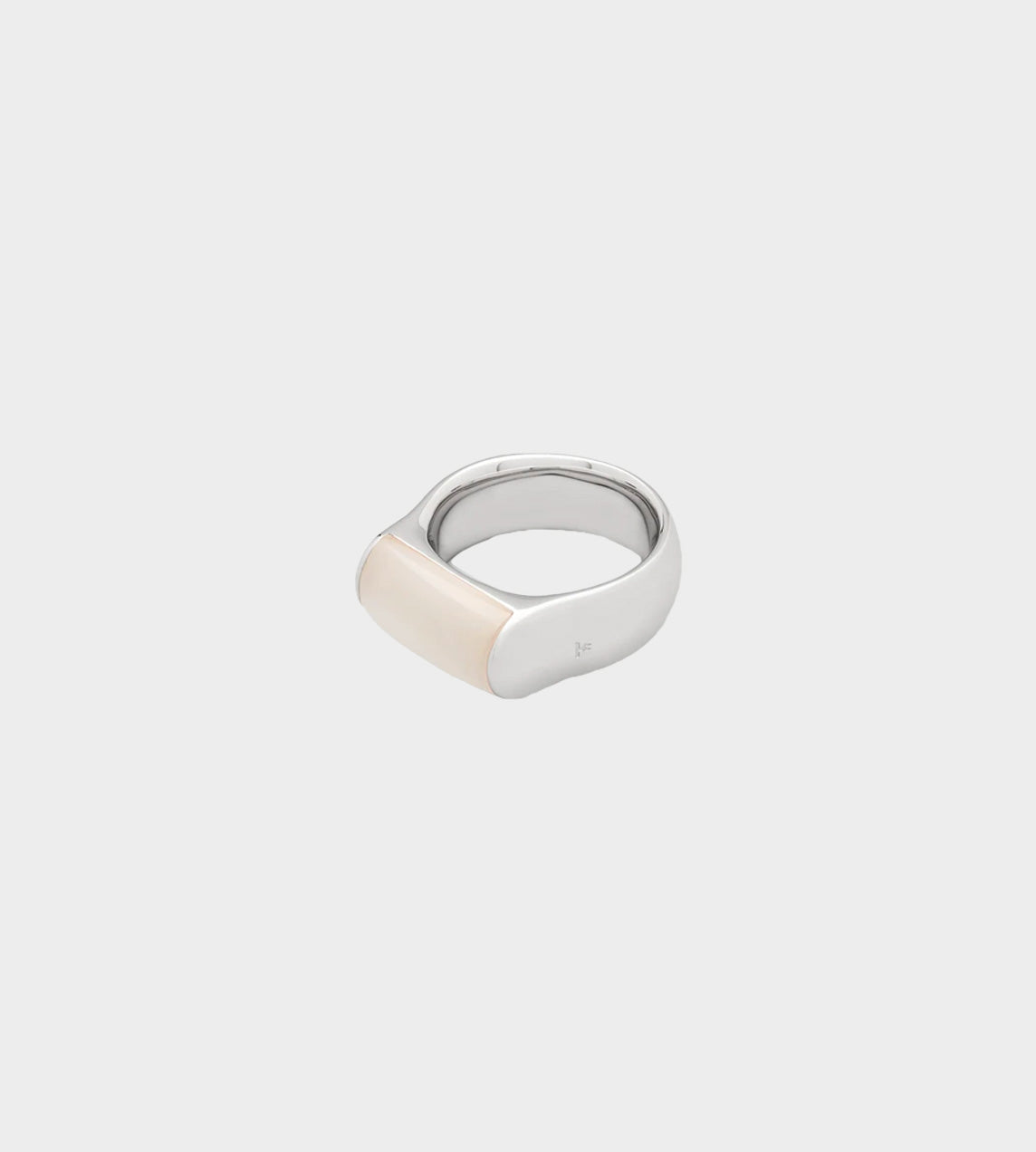 Crest Ring White MOP