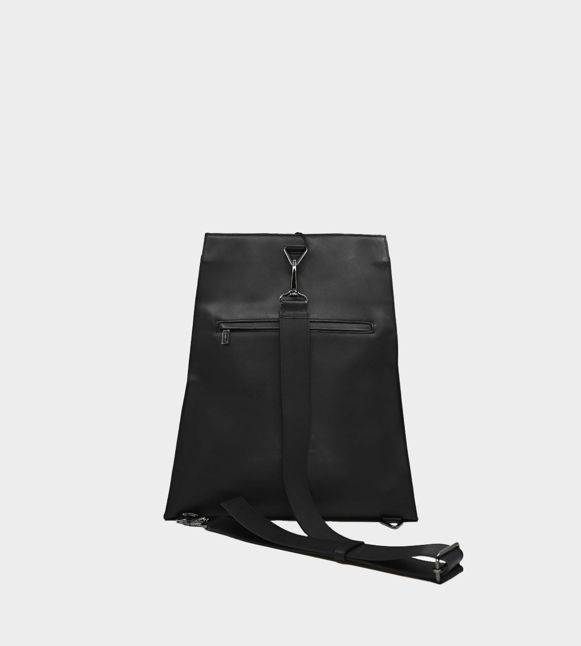 Clasp-PK Sling Bag Blk