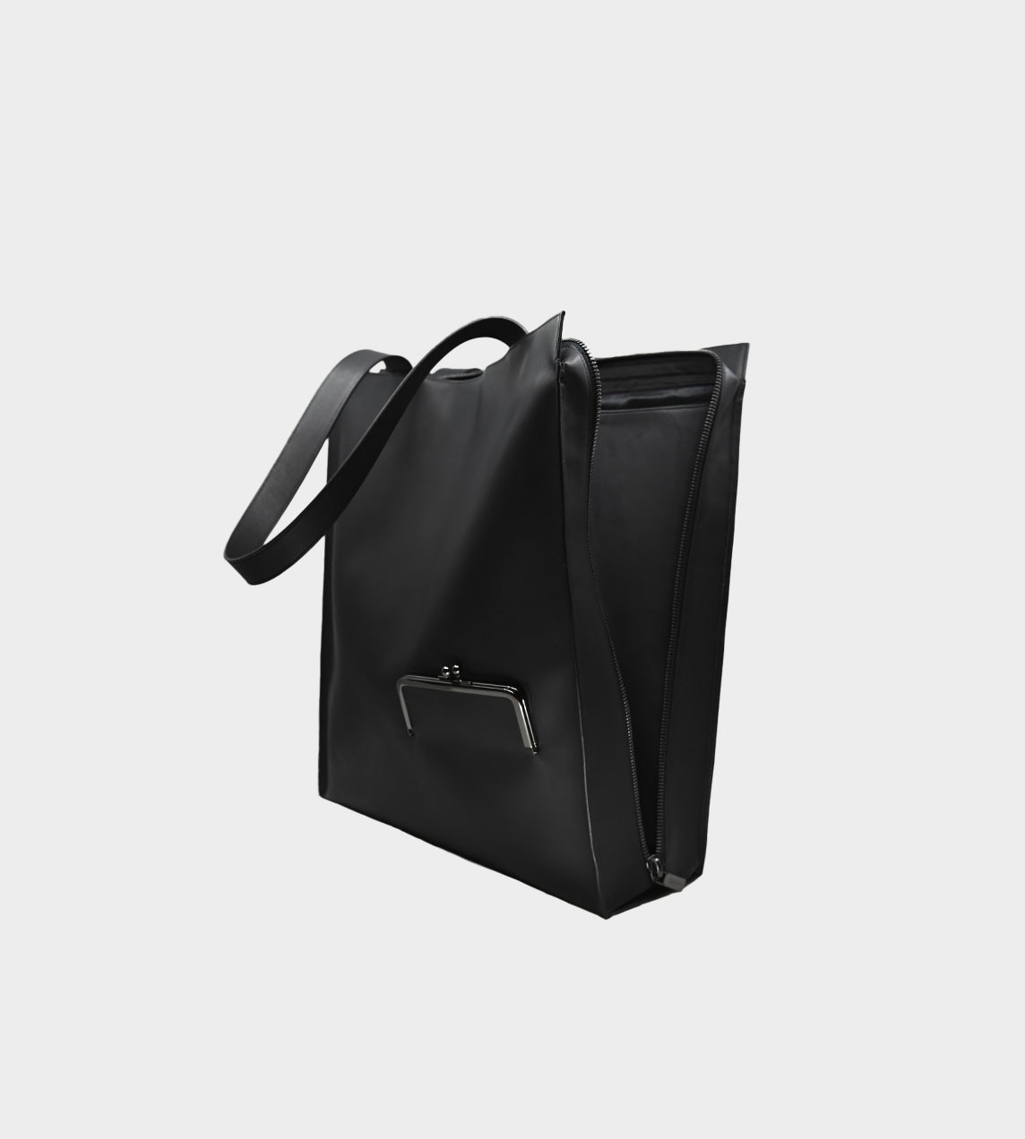 Clasp-Pk Zip Tote Blk